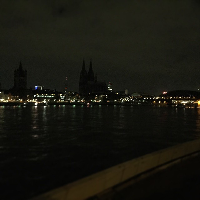 Der Dom ist dunkel,  gestoppt, guterTag